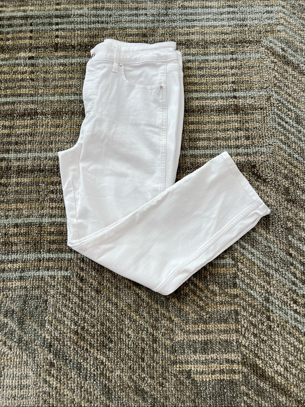 White House Black Market Women's Skinny Jeans in White